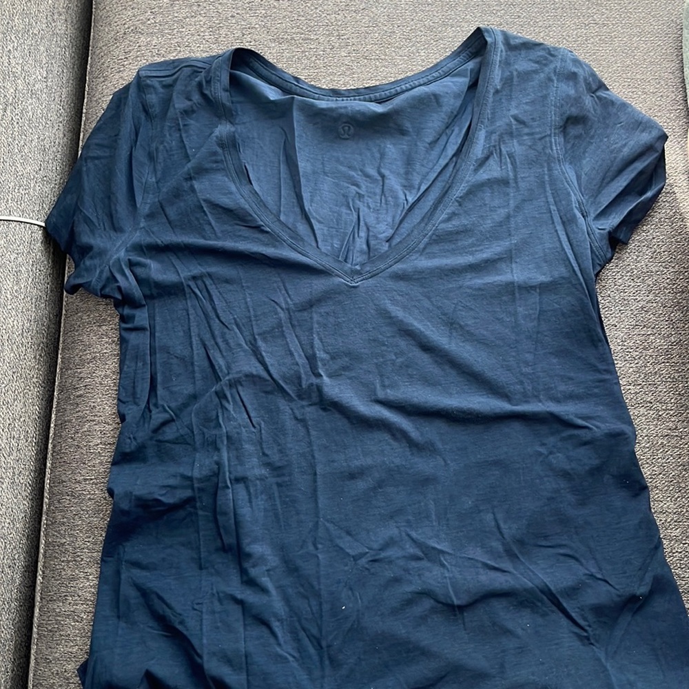 Lululemon V Neck “washed” navy size s/6